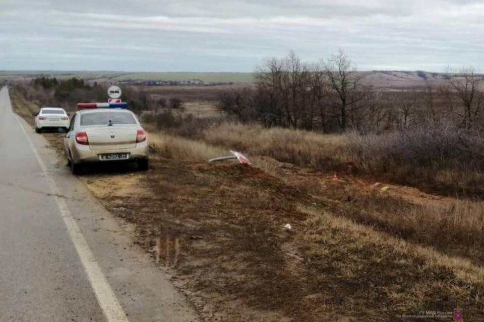 11-летнюю раненую девочку извлекли из машины после ДТП под Волгоградом