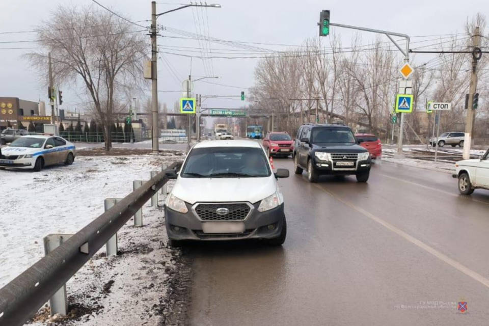 В Волгоградской области автомобиль сбил ребенка на переходе