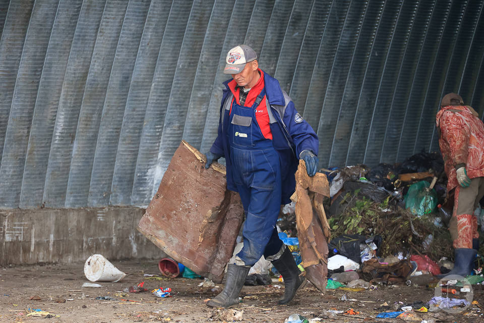 В Волжском Волгоградской области пообещали скорректировать шокирующие платежки за мусор