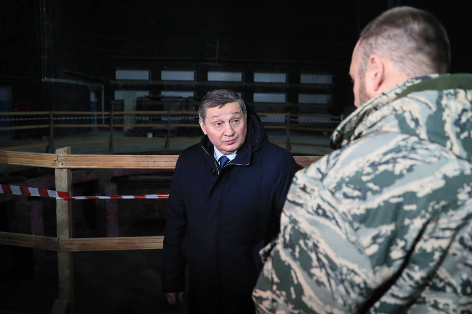 «Тяп-ляп»: Волгоградский губернатор раскритиковал ремонт в ТЮЗе
