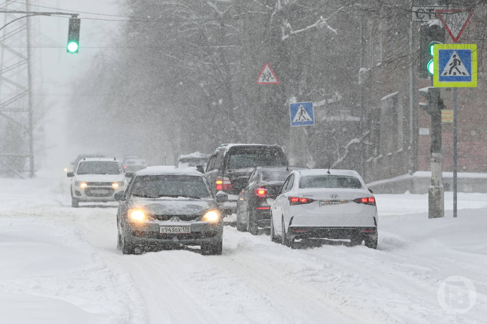 Волгоградских водителей предупредили о риске на дорогах