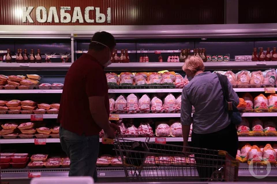 В Волгоградской области выпустили 47 кг колбасы и куриных крыльев неизвестного происхождения