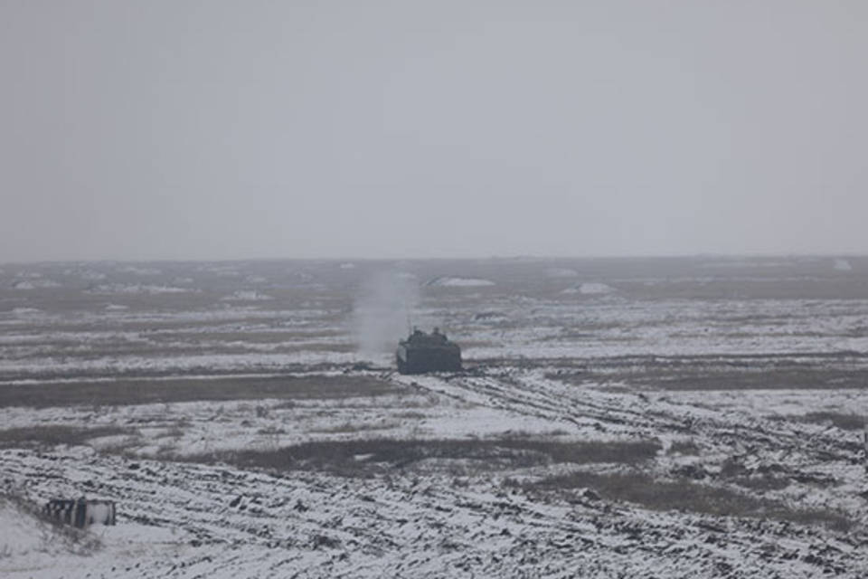 Военнослужащие под Волгоградом произвели боевые стрельбы из БМП-3