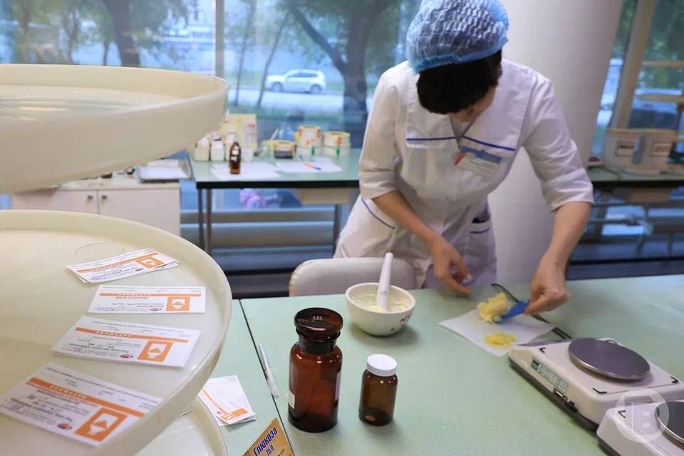 В Волгограде фармацевты аптек «Волгофарм» выпустили свою косметику