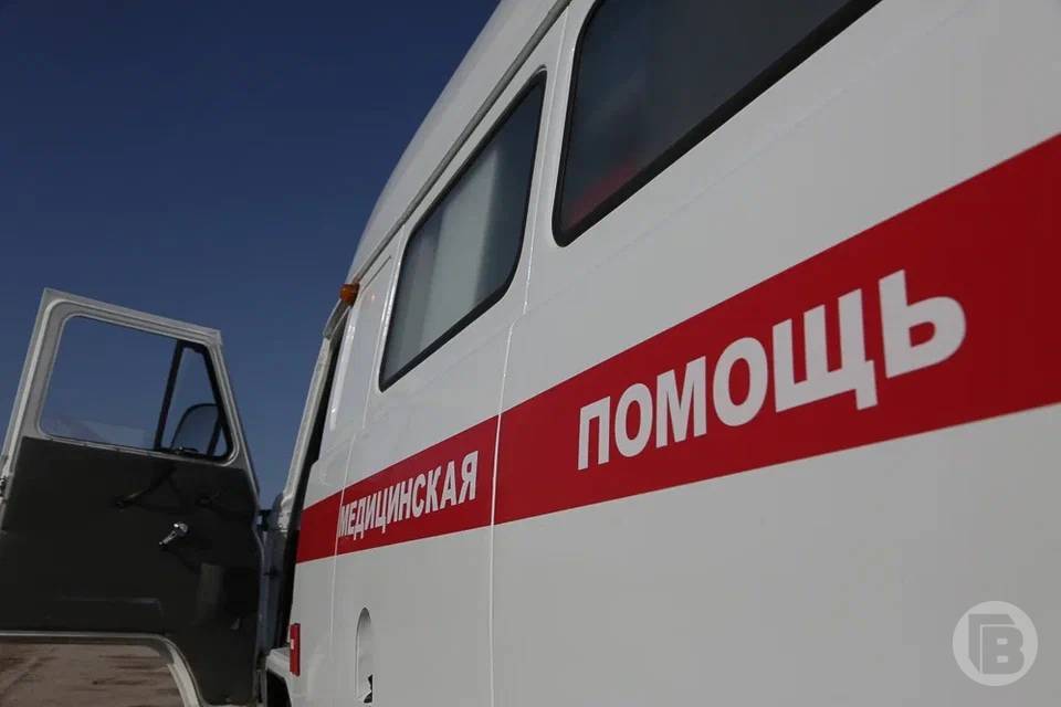 Водитель сбил 17-летнюю девушку, стоявшую на парковке в Волгограде