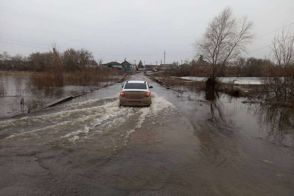 Движение транспорта перекрыто из-за подъема уровня воды в Еланском районе Волгоградской области