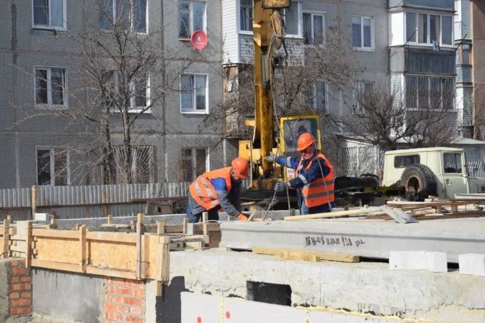 Глава Камышина Зинченко проинспектировал стройку многоэтажки