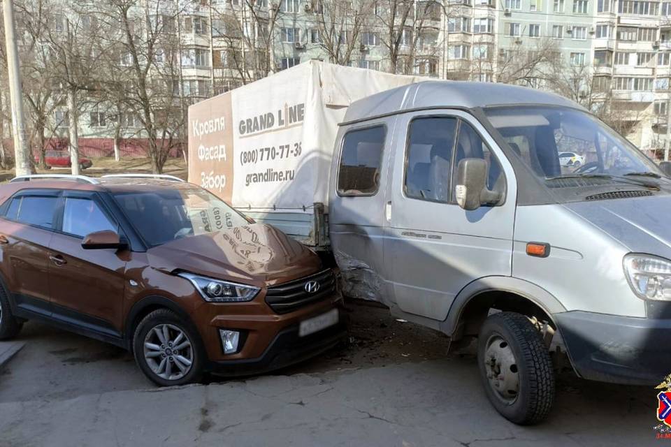 Двое детей пострадали в дорожной аварии в Волгограде