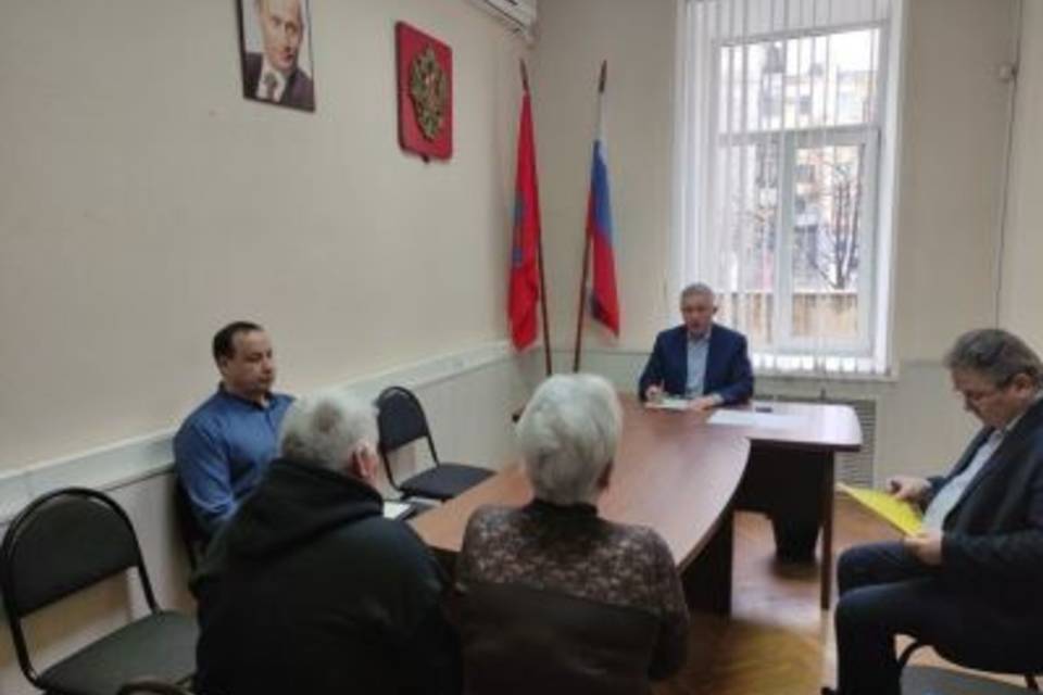 В Волгограде волонтеры, создающие аптечки для участников СВО, попросили помощи у депутатов
