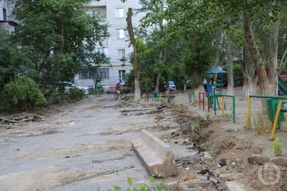 В Волгограде во дворах 94-х домов отремонтируют дороги