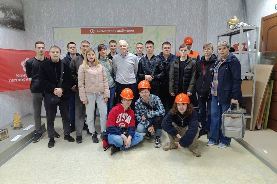 В Волгограде студентам строительного техникума показали экспонаты музея тепла