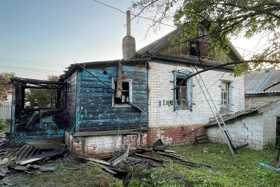 Тела пожилой женщины и двух детей обнаружили после пожара в доме в Волгоградской области
