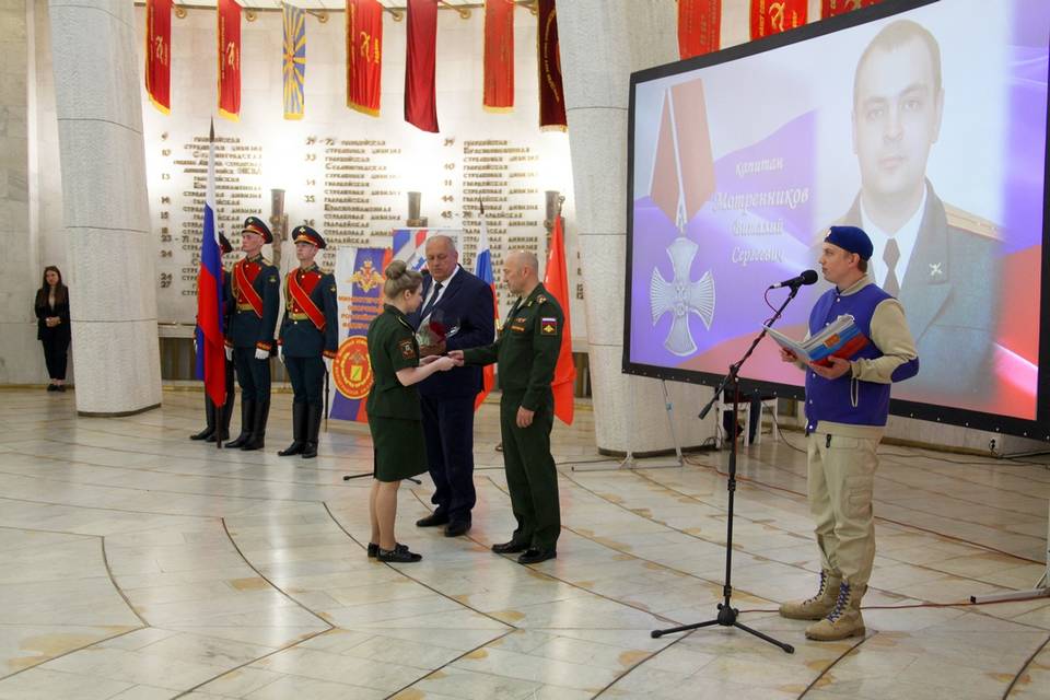 В Волгограде семьям погибших бойцов отряда «Барс» передали награды