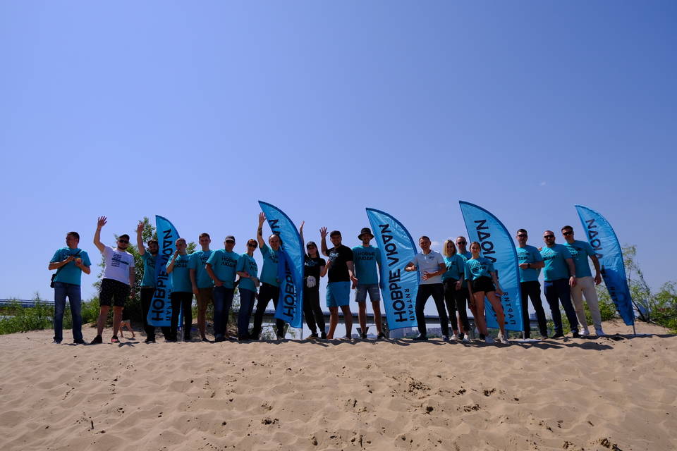 Партия «Новые люди» помогла очистить волгоградский пляж «Бобры»