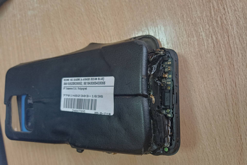Из-за взрыва аккумулятора у волгоградца загорелся телефон в кармане