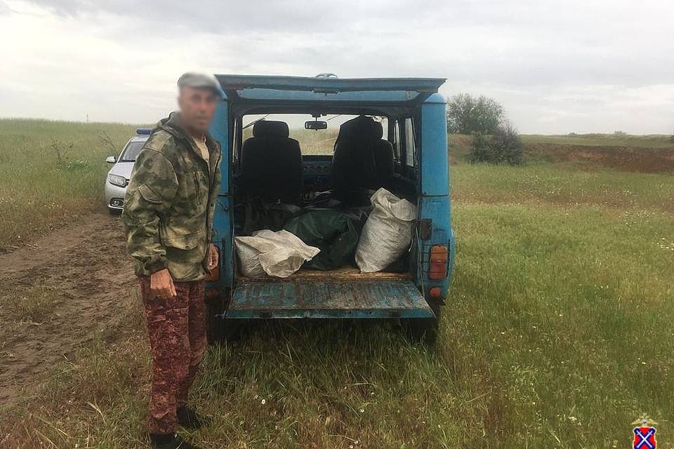 Браконьера с резиновой лодкой, сетями и рыбой задержали в Волгоградской области