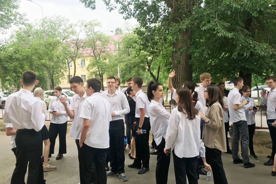 Девятиклассники сдают ОГЭ по математике в Волгоградской области