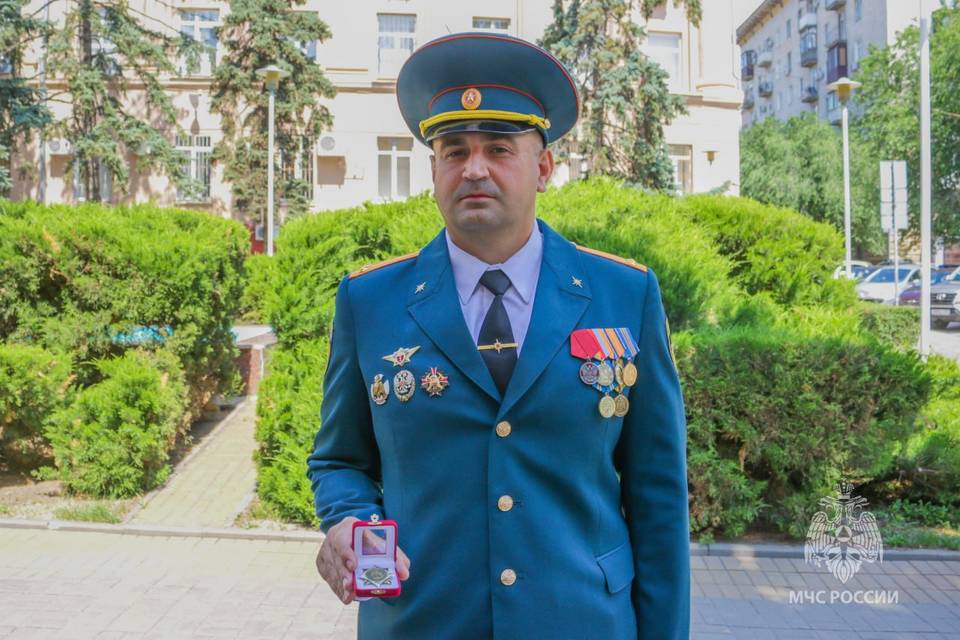 В Волгограде пожарного наградили Почетным знаком «За верность Отечеству»