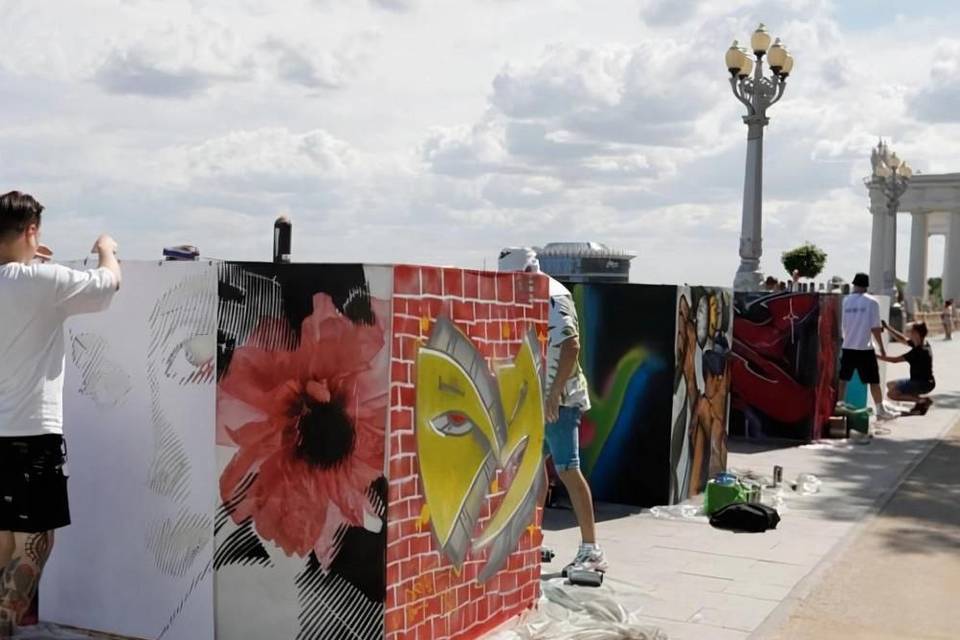 В Волгограде художники на фесте #ТриЧетыре разыграют путевку на конкурс «КАРДО»