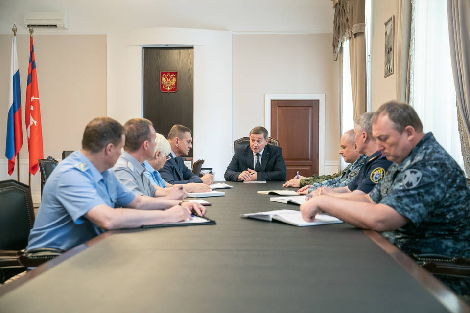 Волгоградский губернатор Андрей Бочаров провел совещание по обеспечению правопорядка