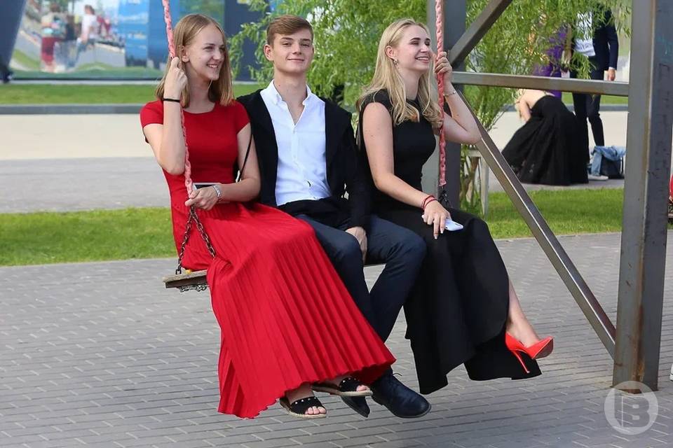 В Волгоградской области для выпускников прошел праздник «Алые паруса на Волге»