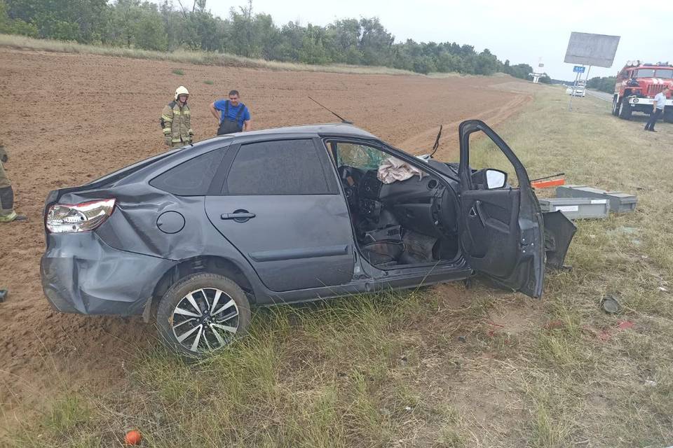 Двое погибли при столкновении легковых автомобилей на трассе под Волгоградом