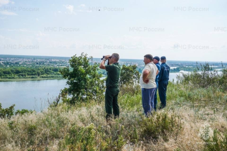 В Волгограде МЧС патрулирует места отдыха у воды