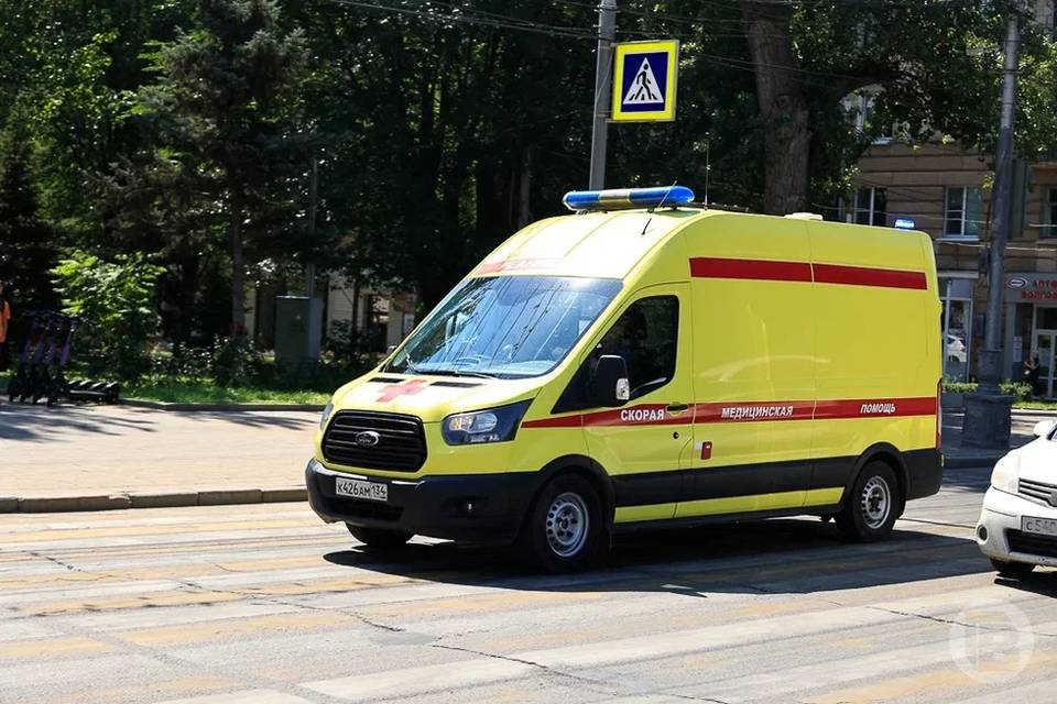 На переходе в центре Волгограда сбили 43-летнего мужчину