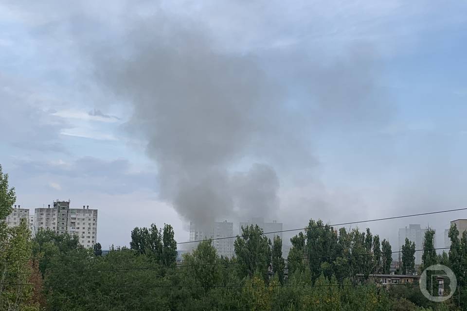 На юге Волгограда жителей напугали клубы дыма