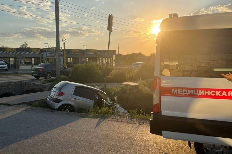 51-летняя женщина пострадала в аварии на юге Волгограда