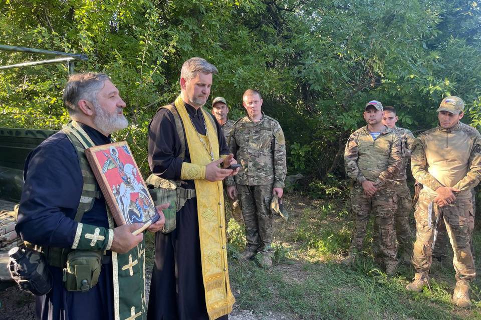Волгоградский священник провел молебен с бойцами «Бессмертного Сталинграда»