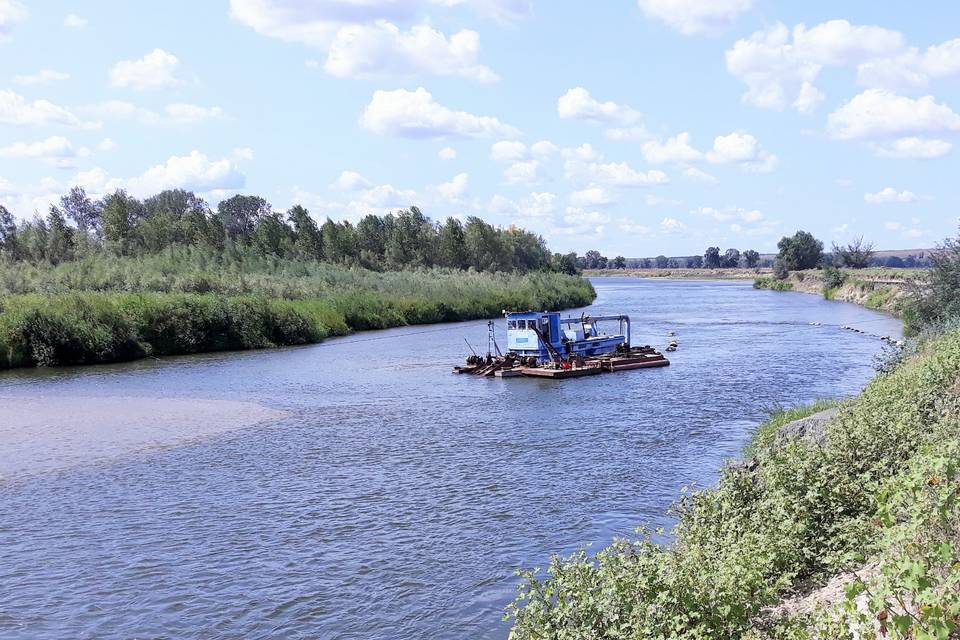 В Волгоградской области ведется расчистка реки Медведица