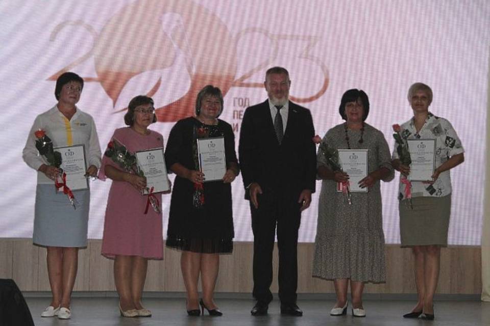 В Волгоградской области наградили работников образования