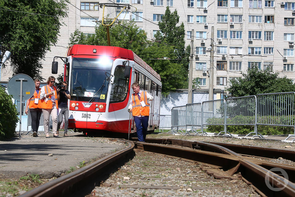 На юге Волгограда завершили основные работы по замене трамвайных путей