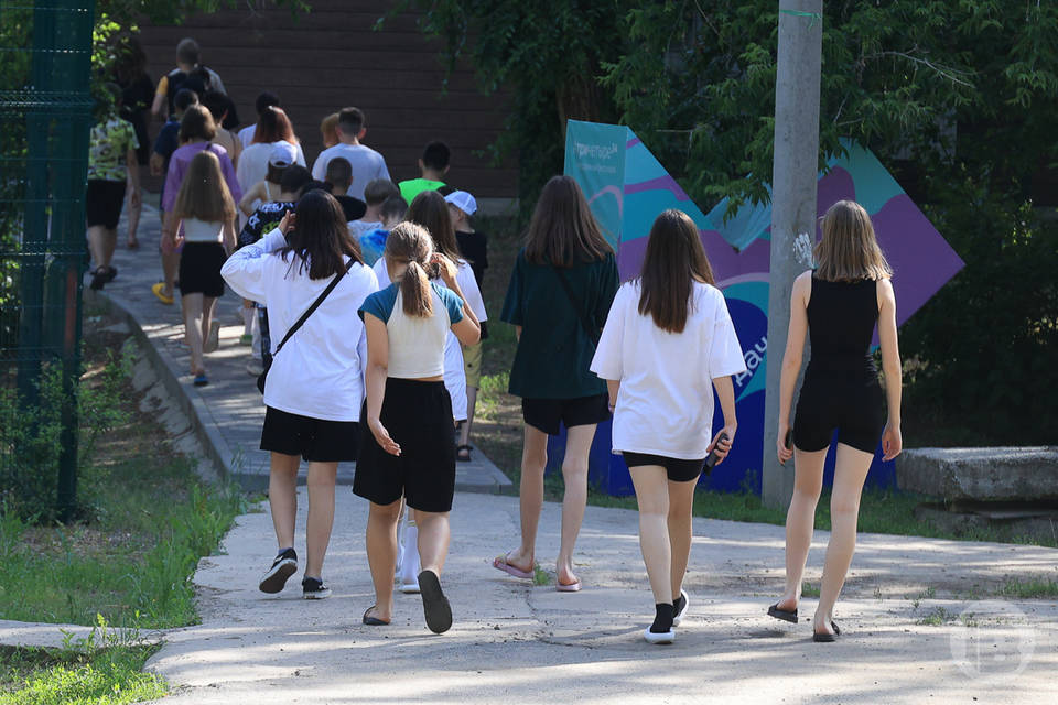 В летние каникулы 4,3 тысячи волгоградских школьников были трудоустроены