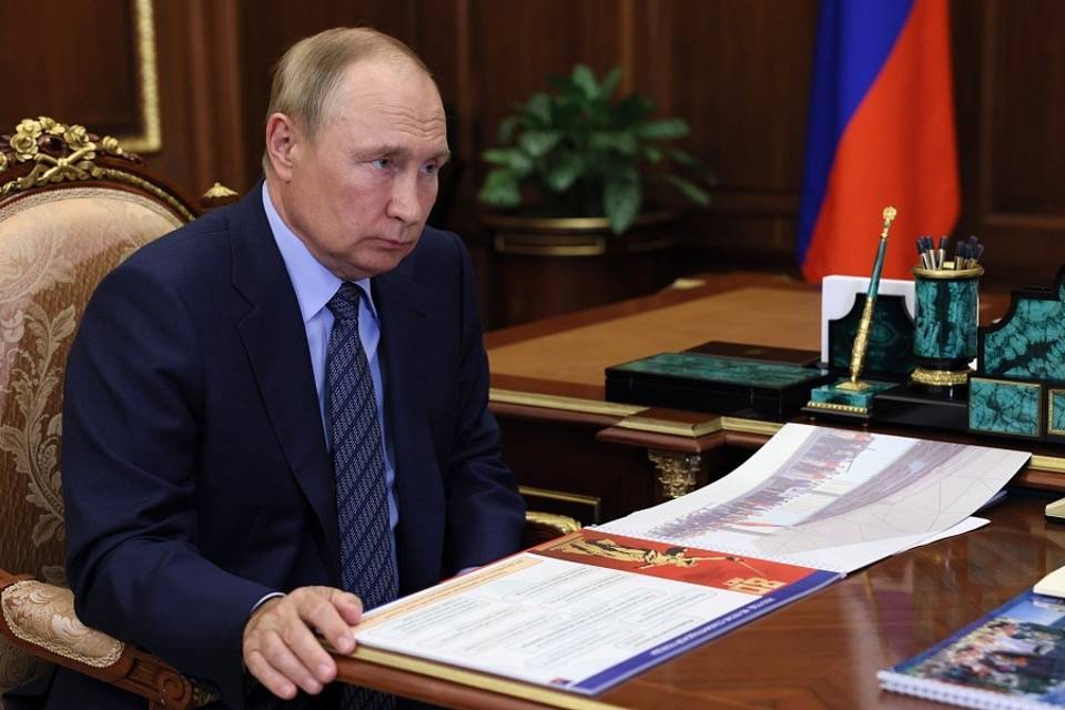 Путин наградил девять волгоградцев государственными наградами