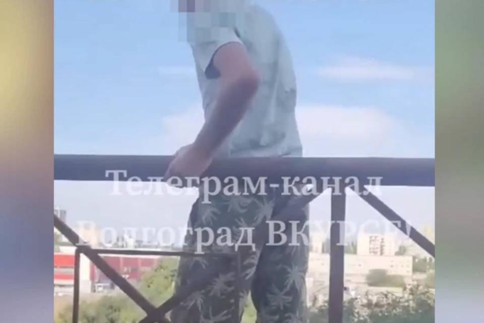 В Волгограде спасают мальчика, который на спор спрыгнул с высоты третьего этажа