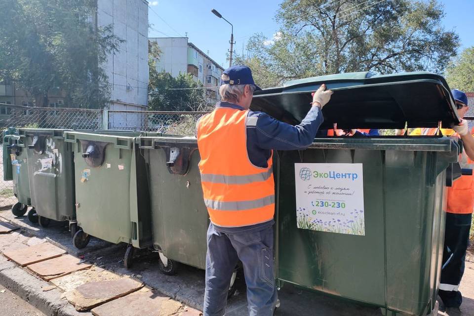 Регоператор устанавливает тару на мусорных площадках в городах Волгоградской области