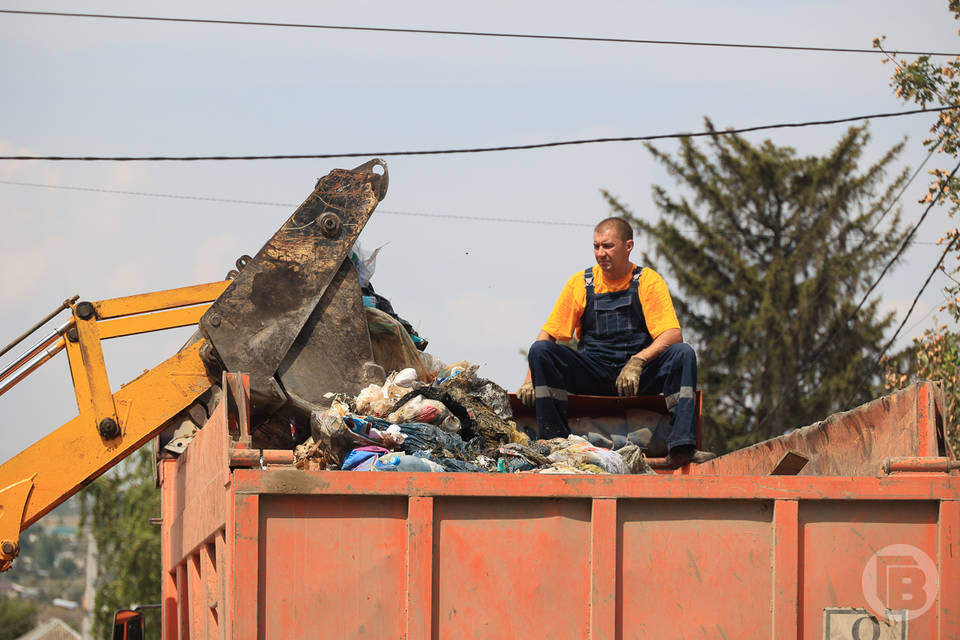 Крупногабаритный мусор в Волгограде убрать помогут три новых ломовоза
