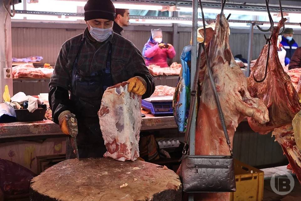Три волгоградских производителя подделали сроки годности на мясо и молочку