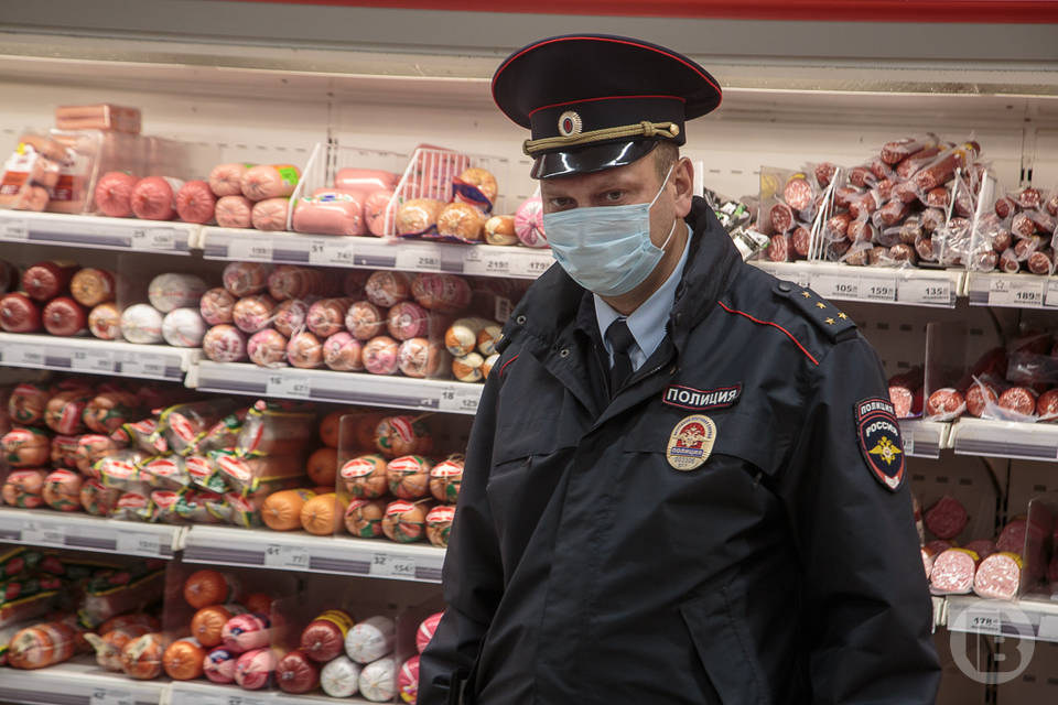 В Волгограде кладовщик супермаркета пригрозил убить полицейского