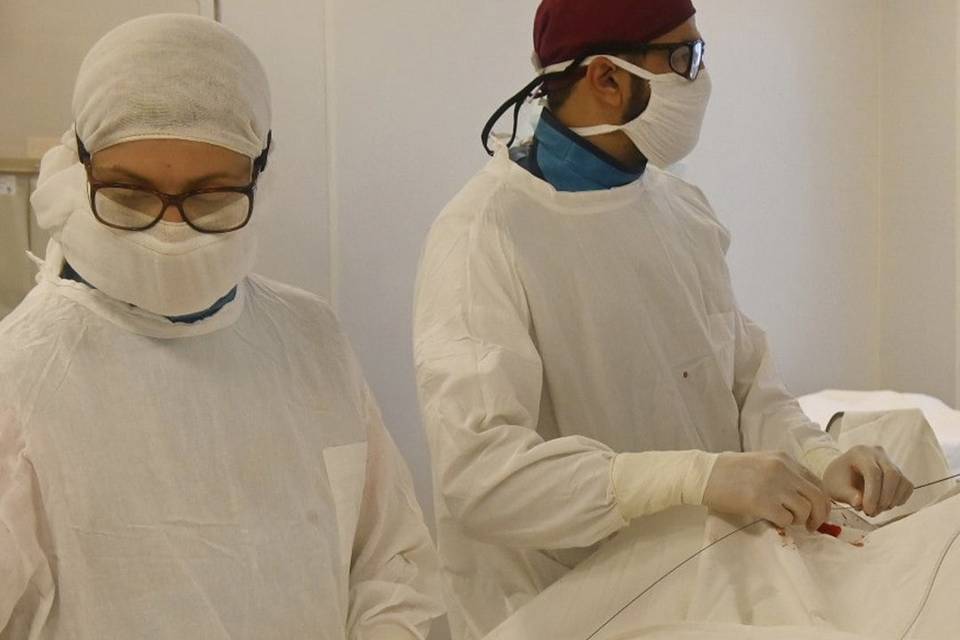 Волгоградские врачи спасли новорожденного с отверстием в животе