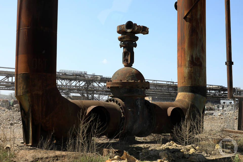 Под Волгоградом экскаватор повредил нефтепровод и причинил вред экологии