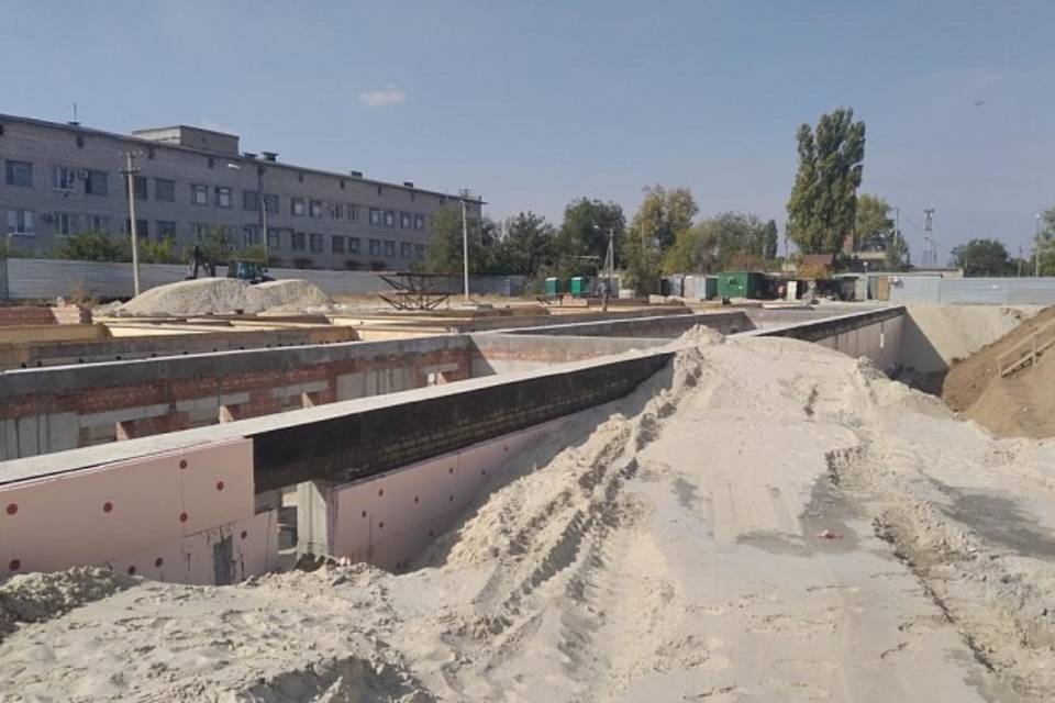 В Волгоградской области возводят новую пятиэтажную поликлинику