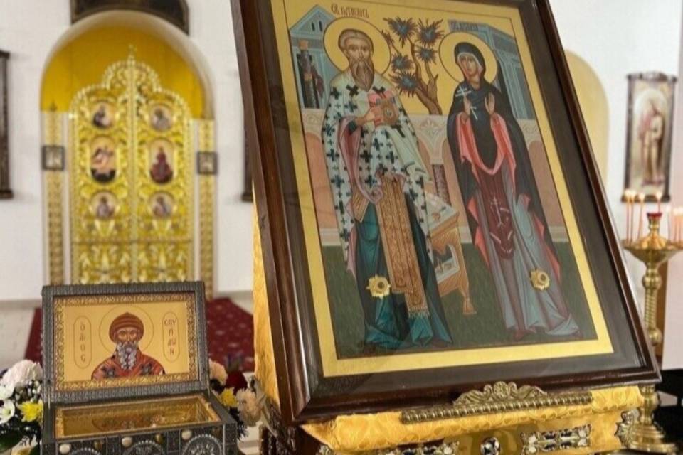 В Волгоград доставили икону мучеников Киприана и Иустины и ковчежец-стопу Спиридона