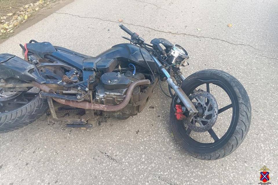 Под Волгоградом водитель сбил бесправного мотоциклиста