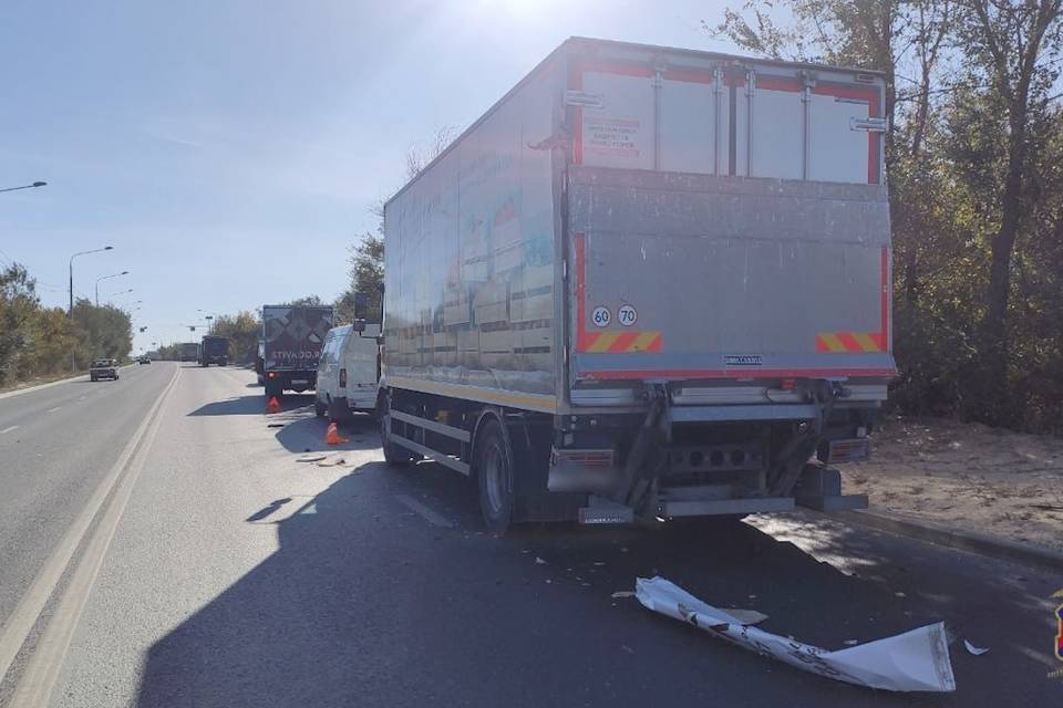 ДТП с двумя грузовиками и «ГАЗелью» произошло под Волгоградом