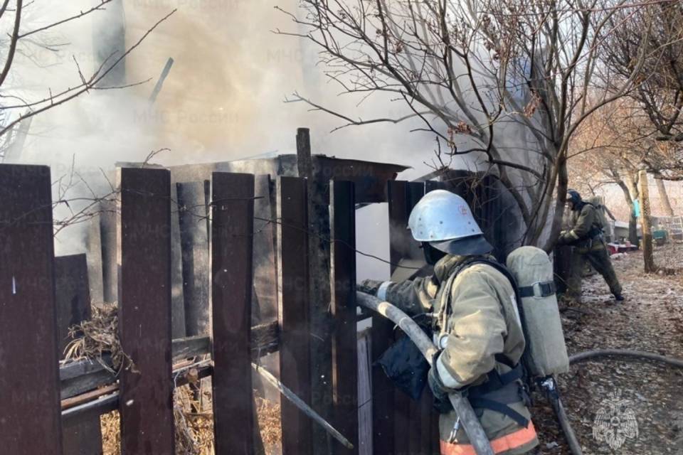74-летняя женщина пострадала во время сильного пожара в Волгограде