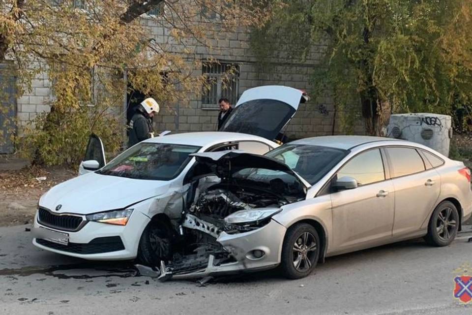 Неуступчивая женщина и двое детей пострадали в ДТП в Волгограде