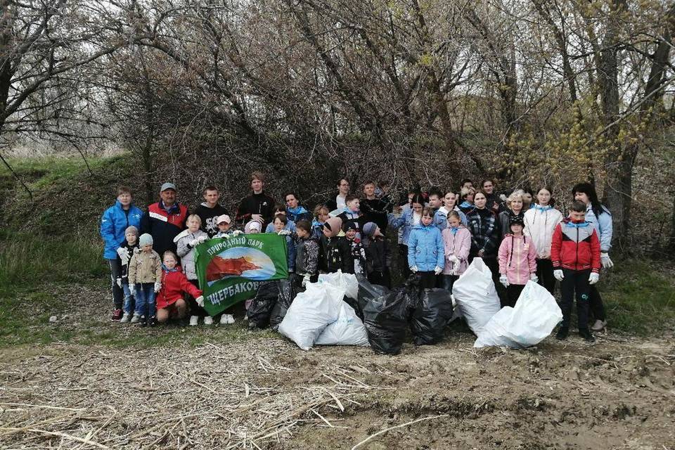 70 километров вдоль водоемов в Волгоградской области очистили волонтеры